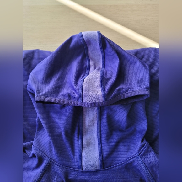 Women's Under Armour Running Sweater - Picture 3 of 4